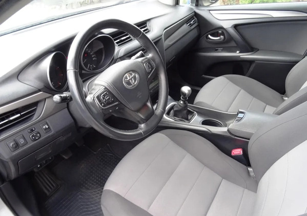 Toyota Avensis cena 42900 przebieg: 201000, rok produkcji 2015 z Sosnowiec małe 326